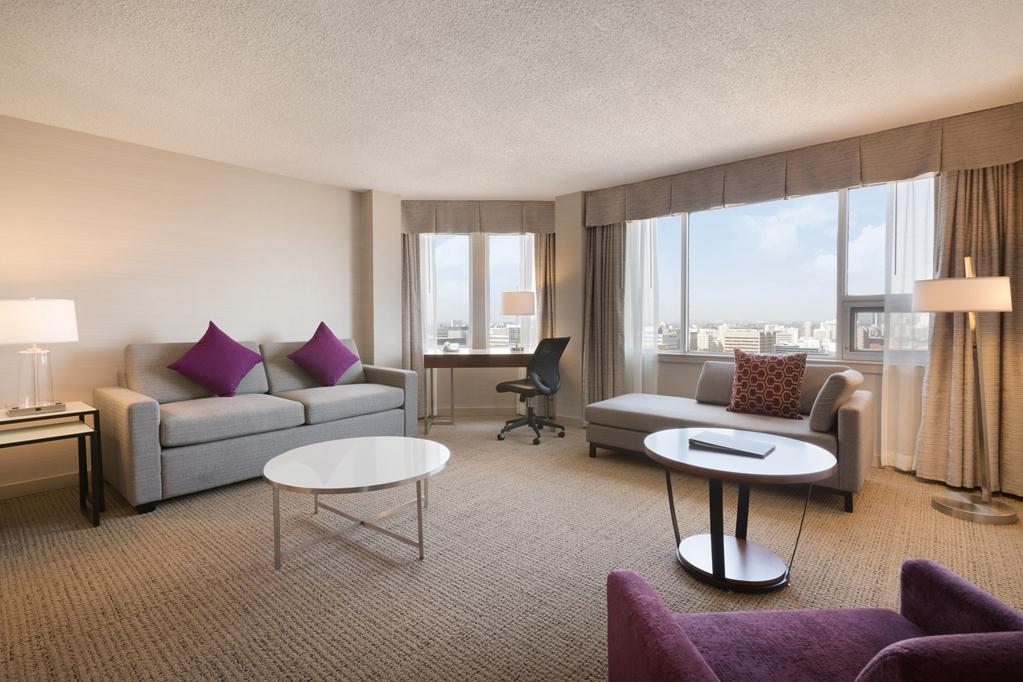 Coast Edmonton Plaza Hotel By Apa Phòng bức ảnh