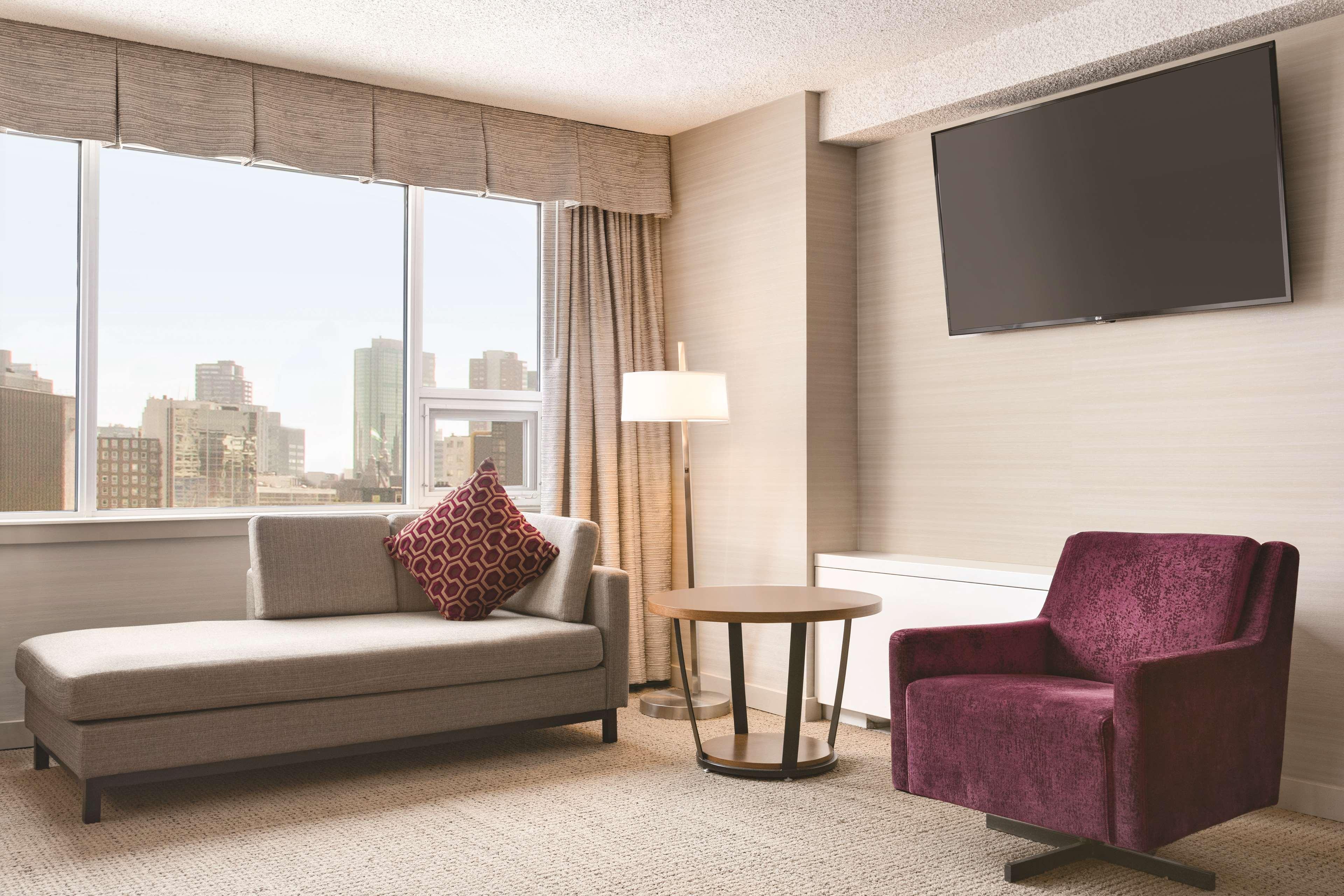 Coast Edmonton Plaza Hotel By Apa Ngoại thất bức ảnh