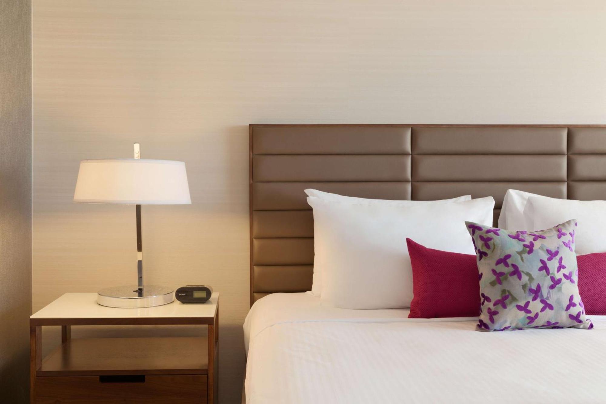 Coast Edmonton Plaza Hotel By Apa Ngoại thất bức ảnh