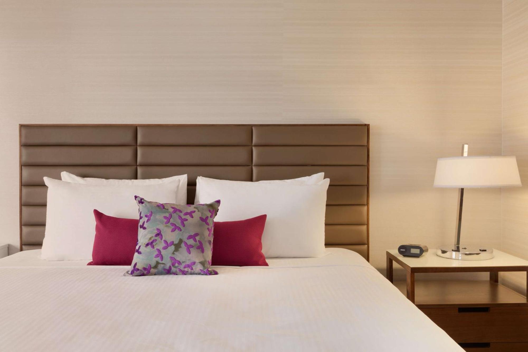 Coast Edmonton Plaza Hotel By Apa Ngoại thất bức ảnh