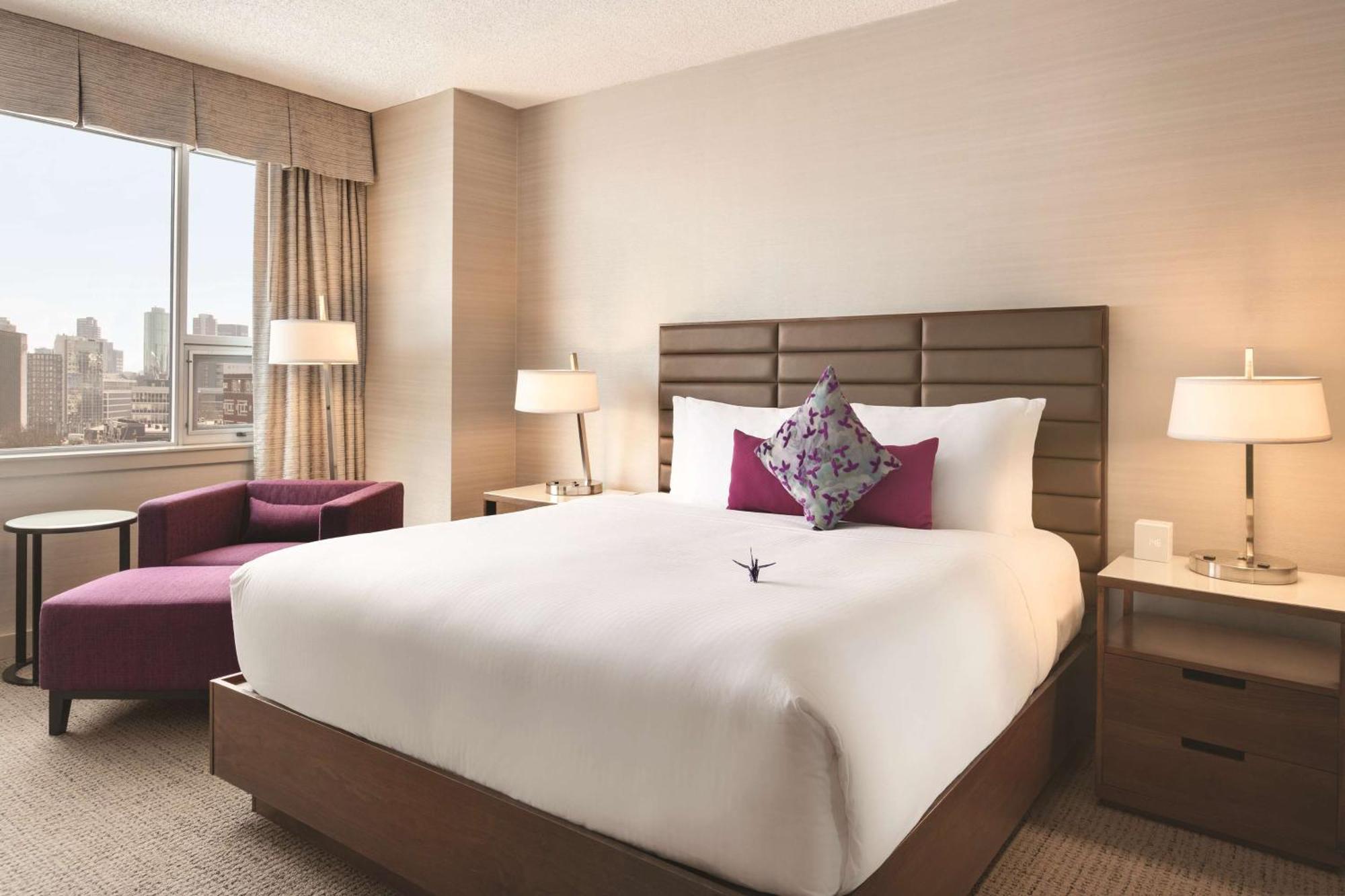 Coast Edmonton Plaza Hotel By Apa Ngoại thất bức ảnh