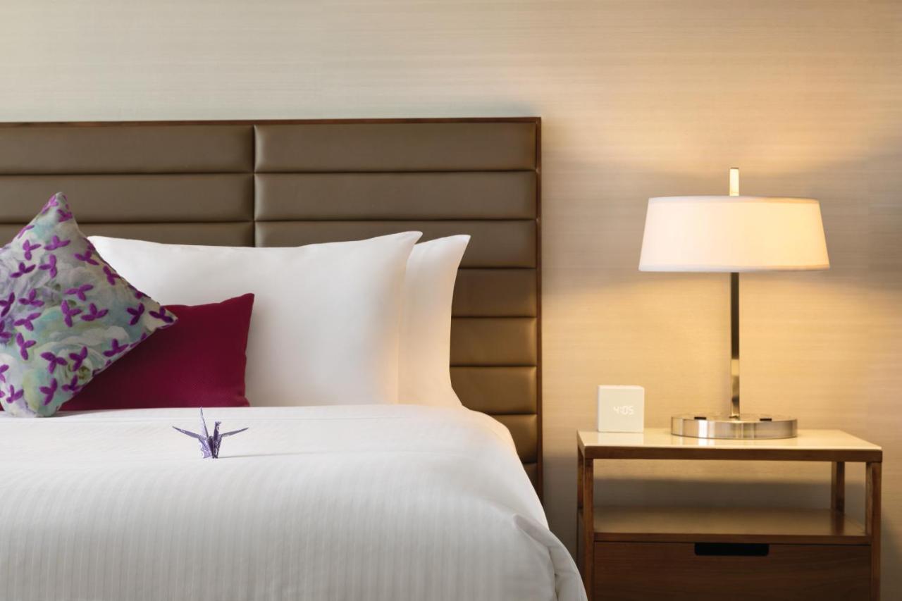 Coast Edmonton Plaza Hotel By Apa Ngoại thất bức ảnh
