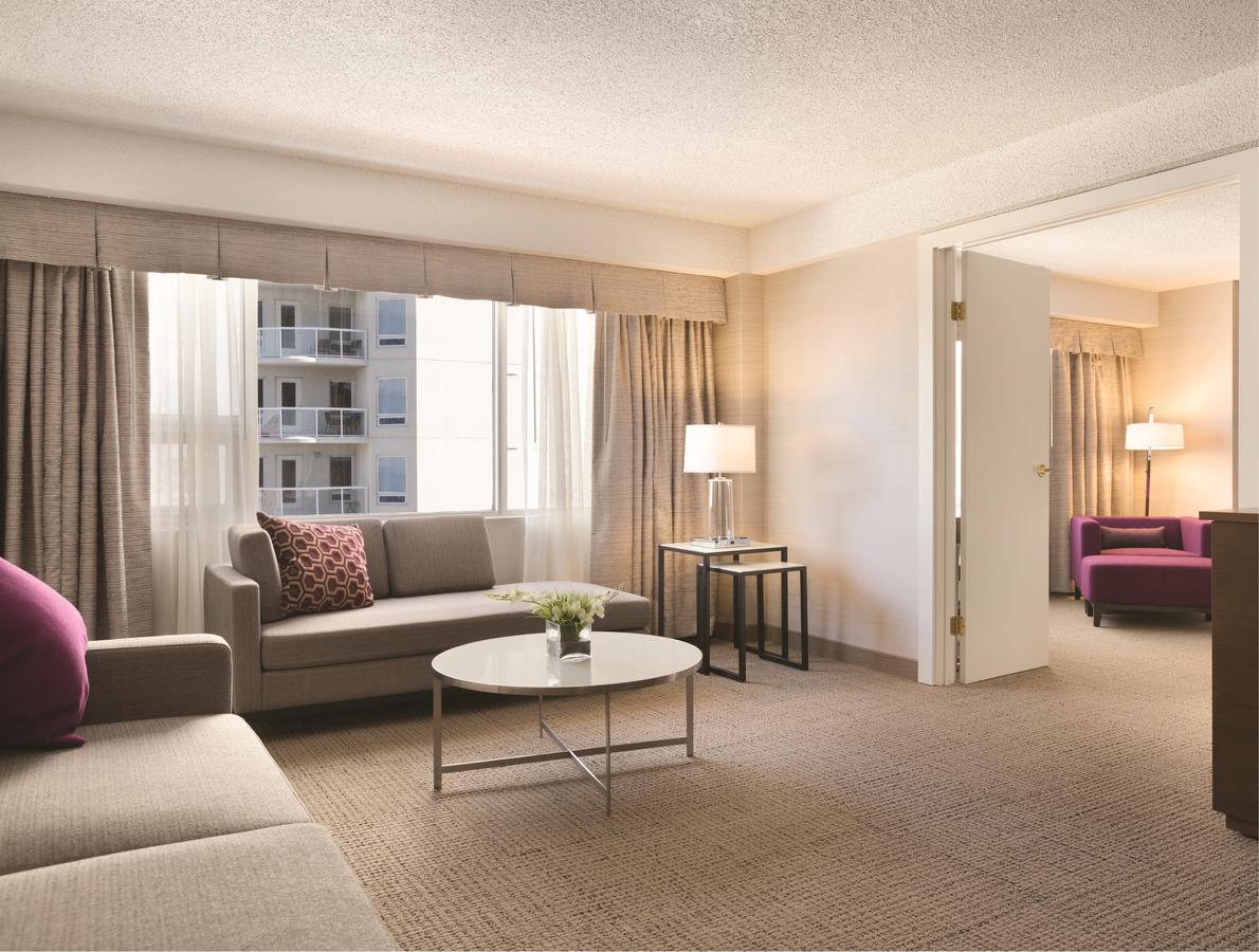 Coast Edmonton Plaza Hotel By Apa Ngoại thất bức ảnh